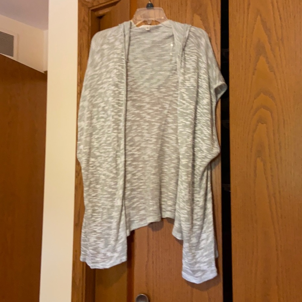 Hooded short sleeve sweater